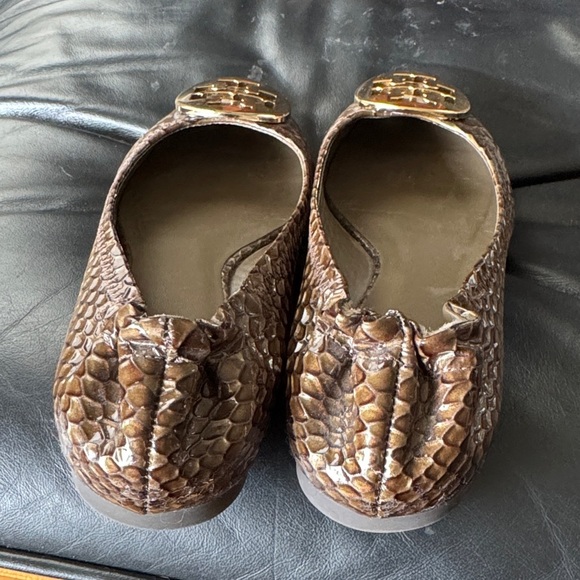 Tory Burch Brown Textured Flats with Gold Emblem - Picture 3 of 9